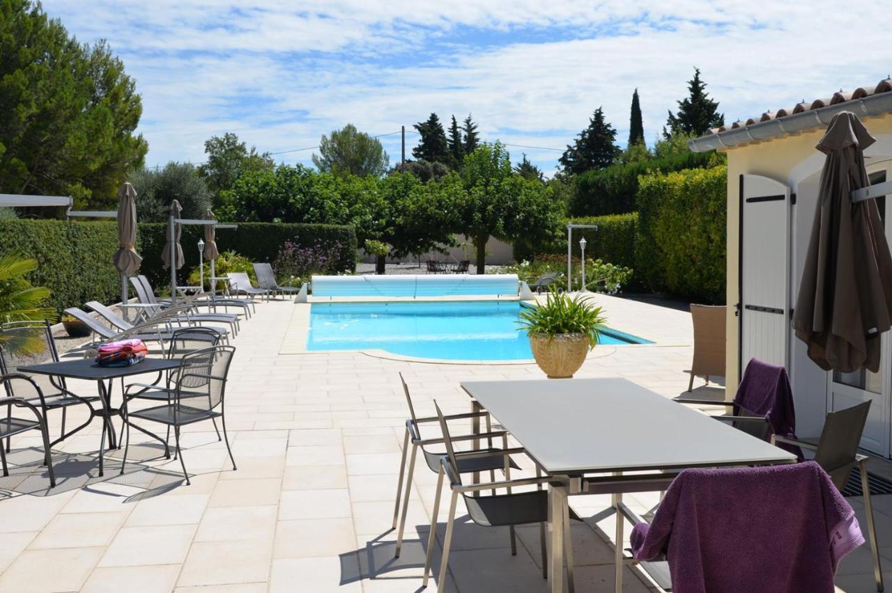 Domaine Des Ecureuils Bed & Breakfast Carpentras Exterior photo